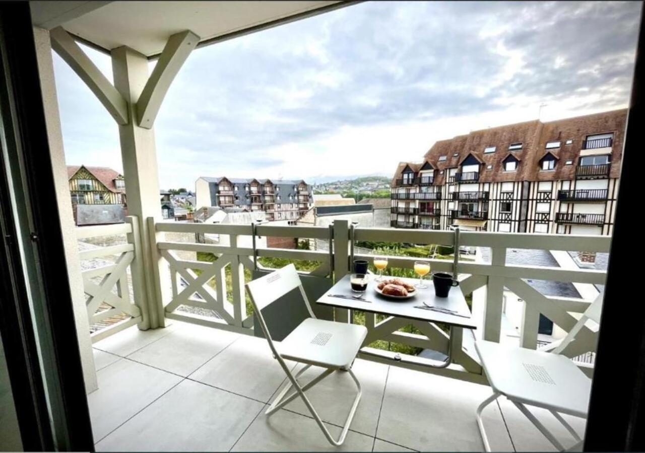 Sejour Authentique - Balcon, Parking & Wifi Ultra-Rapide Apartamento Deauville Exterior foto